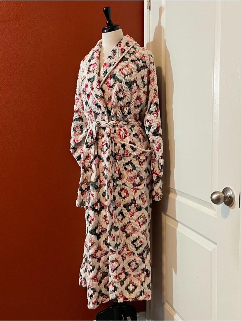 Vintage Stan Herman For Herbcraft Women’s Floral Chenille Shawl Collar Fem Robe